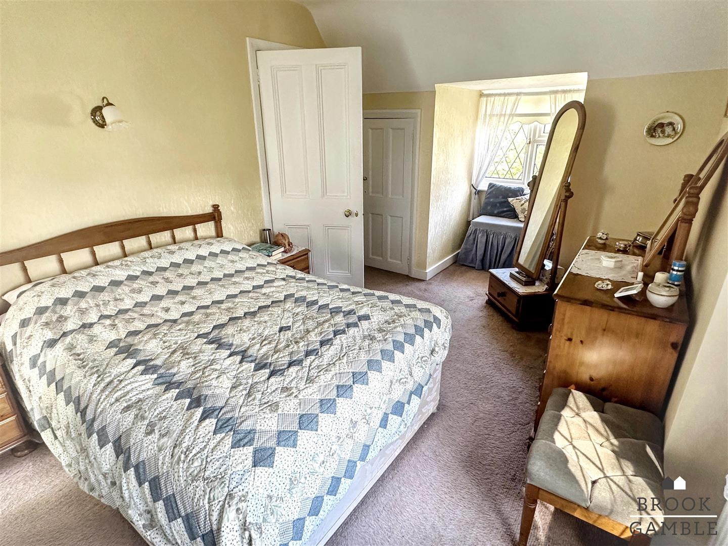 2 Bedroom House. Church Street in Eastbourne,  18